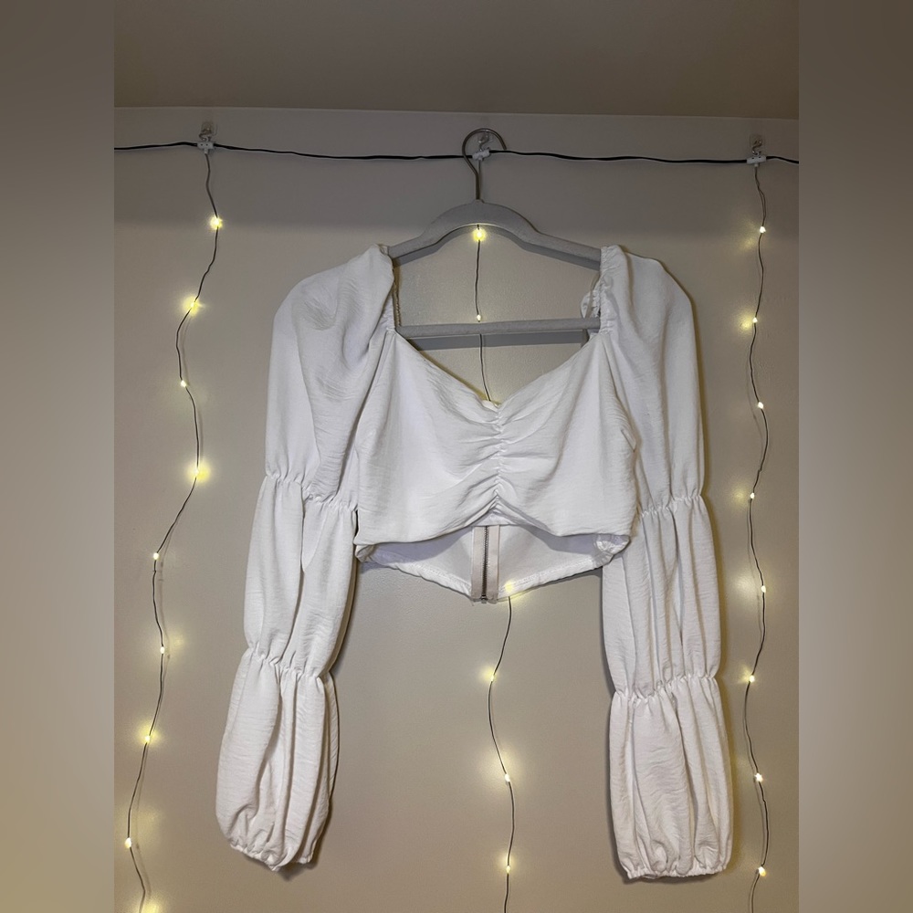 Puffy long sleeve crop top
